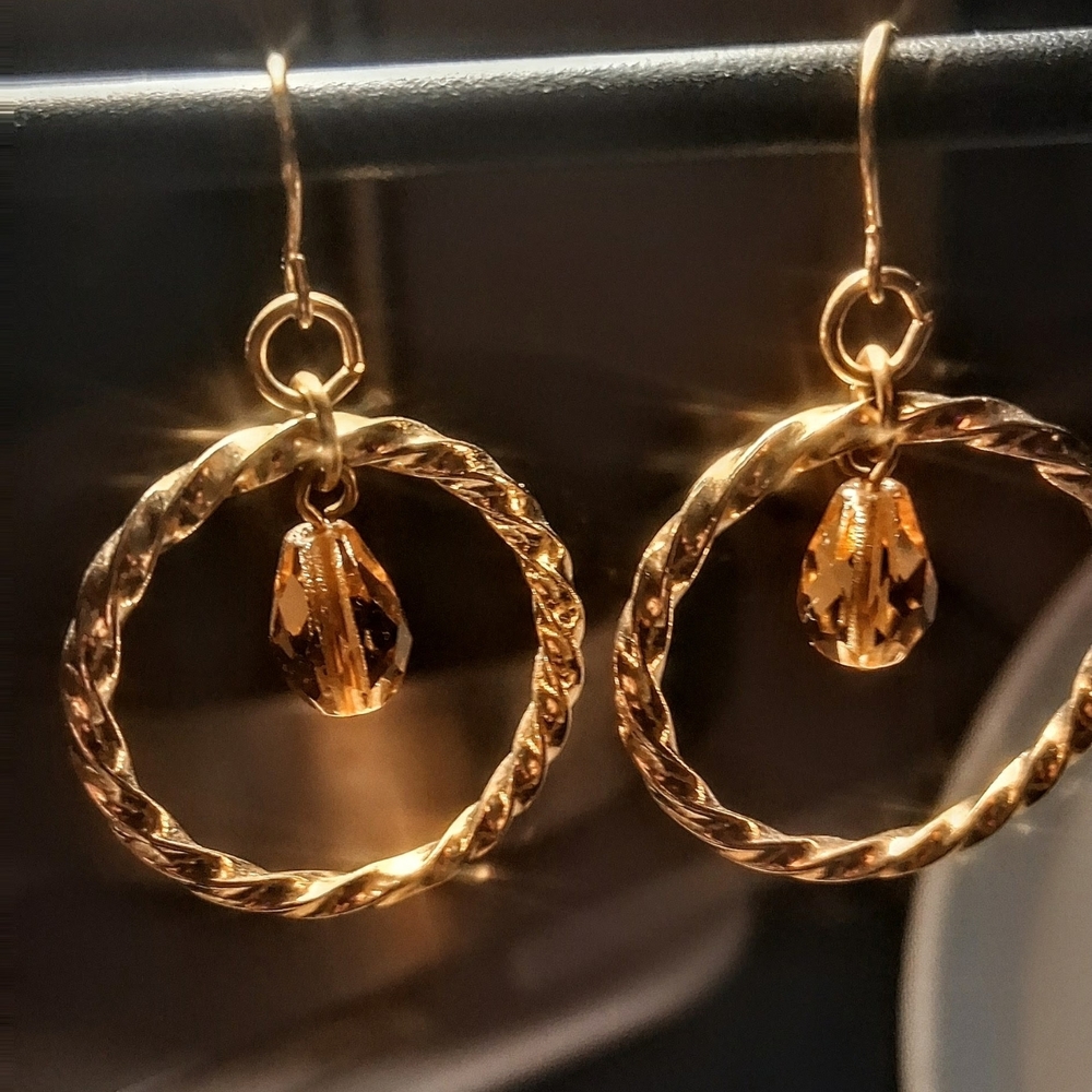 Gold-Tone Twisted Hoop Earrings with Amber Teardrop Accent